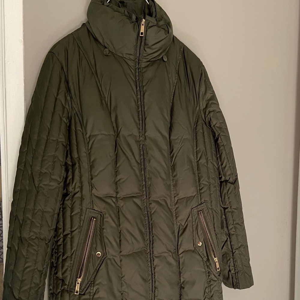 Beautiful olive New without tags. Bought it last winter but never used.